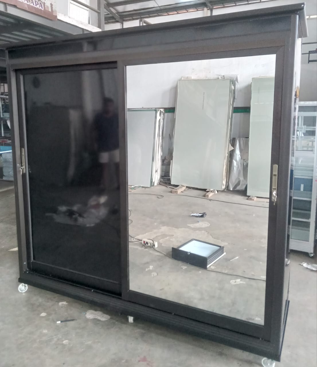 Lemari, meja rias, display & Dalam segala bentuk